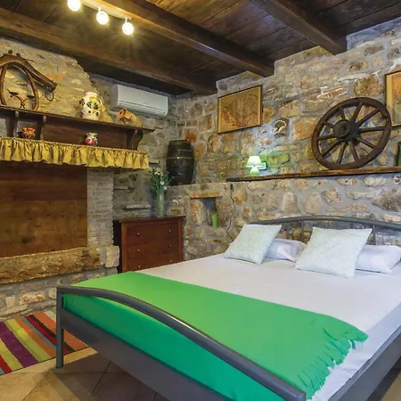 Amazing Home In Kanfanar With Wifi And 0 Bedrooms * Kanfanar