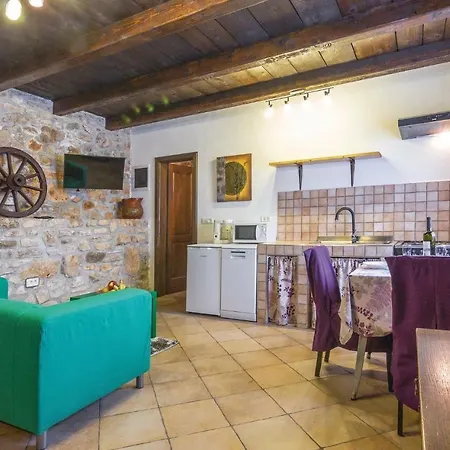 Amazing Home In Kanfanar With Wifi And 0 Bedrooms * Kanfanar